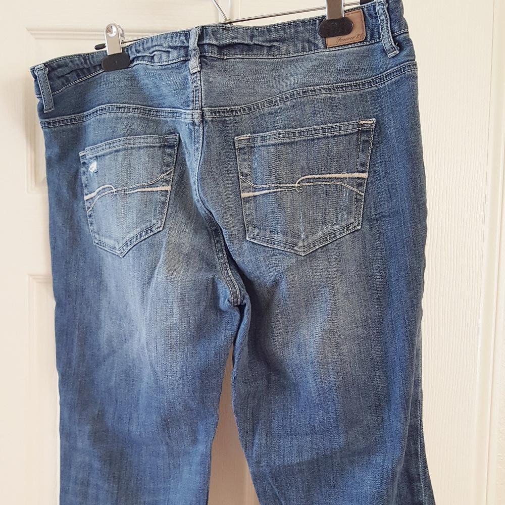 Forever 21 Jeans 31 (12) Distressed